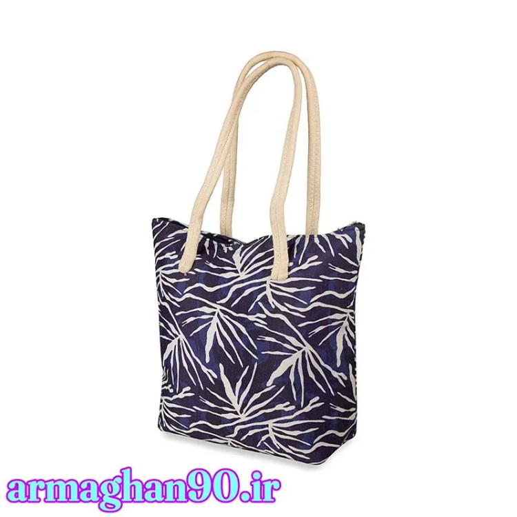 ساک ورزشی زنانه سورمه ای طرح دار انتخابی جسورانه برای بانوان فعال