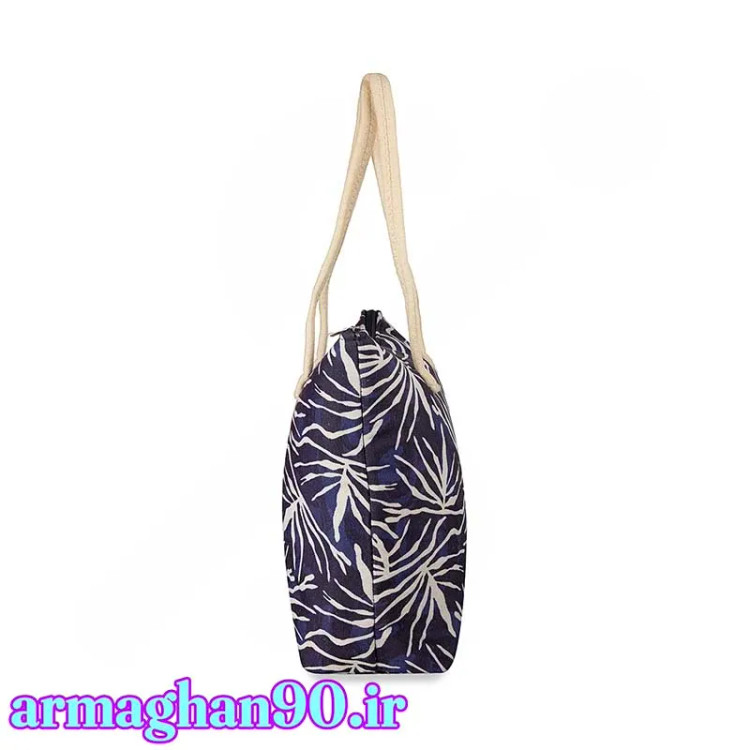 ساک ورزشی زنانه سورمه ای طرح دار انتخابی جسورانه برای بانوان فعال