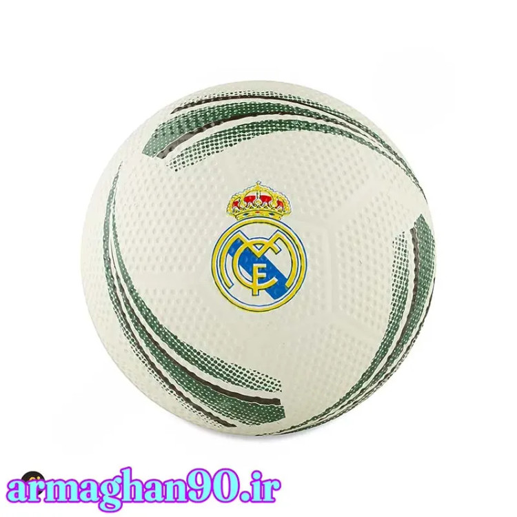 توپ فوتبال با لوگو رئال مادرید